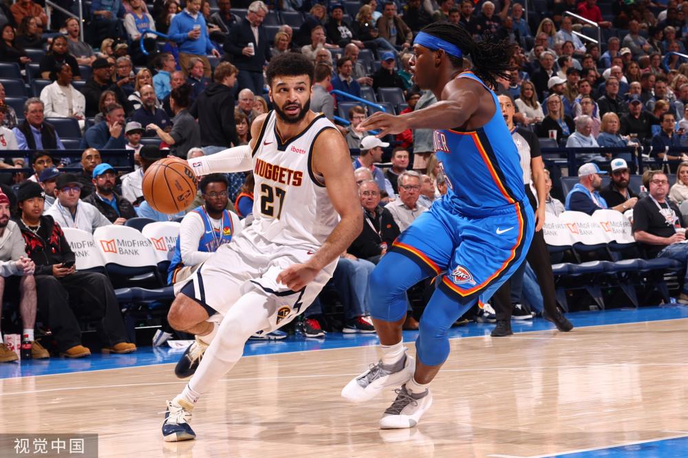 她在赛场上 她在赛场上