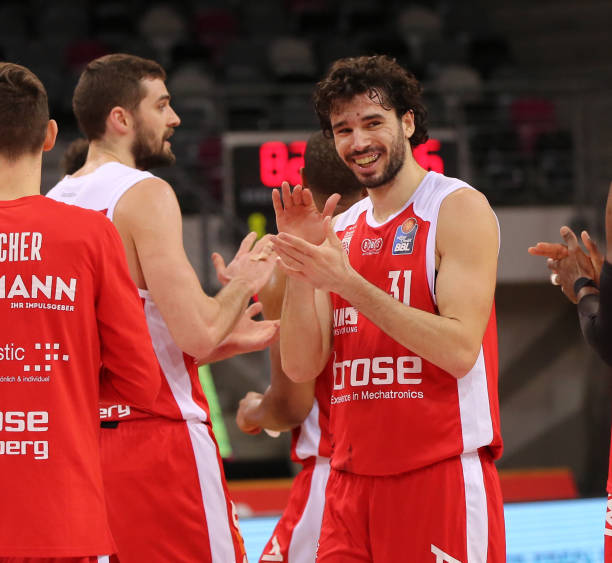 武切维奇等 武切维奇等